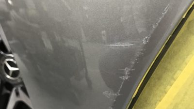 ベンツCクラスバンパーキズ修理